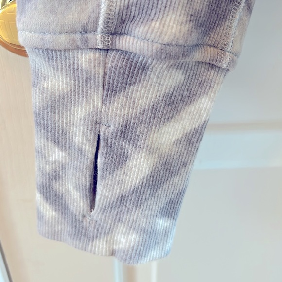 Lululemon Scuba Hoodie - Gray Zigzag - Size 10 - Picture 5 of 8